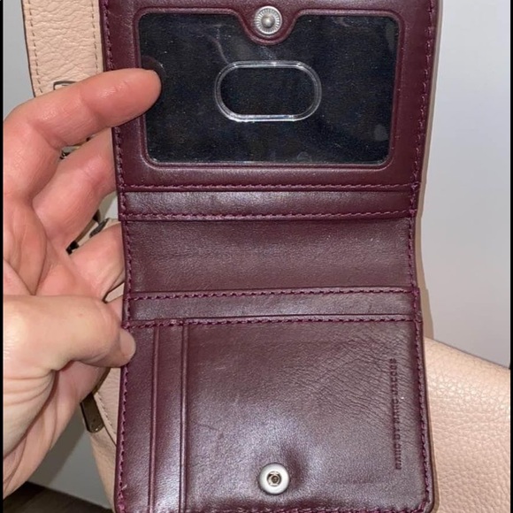 Small Marc Jacobs pink crossbody leather messenger style purse. - Picture 6 of 6